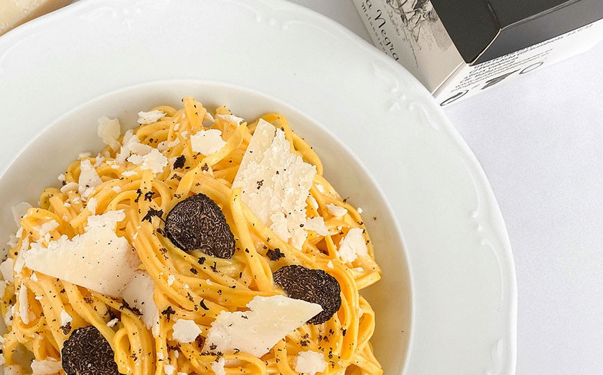 Espaguetis Con Parmesano Y Trufa Fresca - Comprar Trufa Negra Espaguetis Con Parmesano Y Trufa Fresca - Comprar Trufa Negra