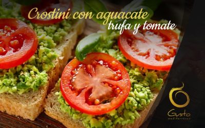 Crostinis con Aguacate, Trufa y Tomate